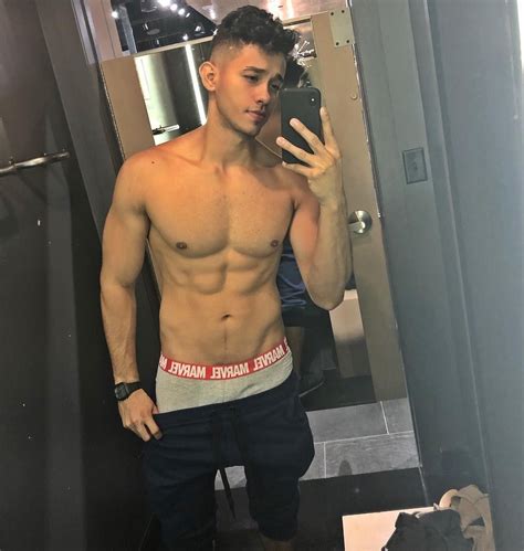 only fans chicos|OnlyFans: el top 10 de hombres en la plataforma